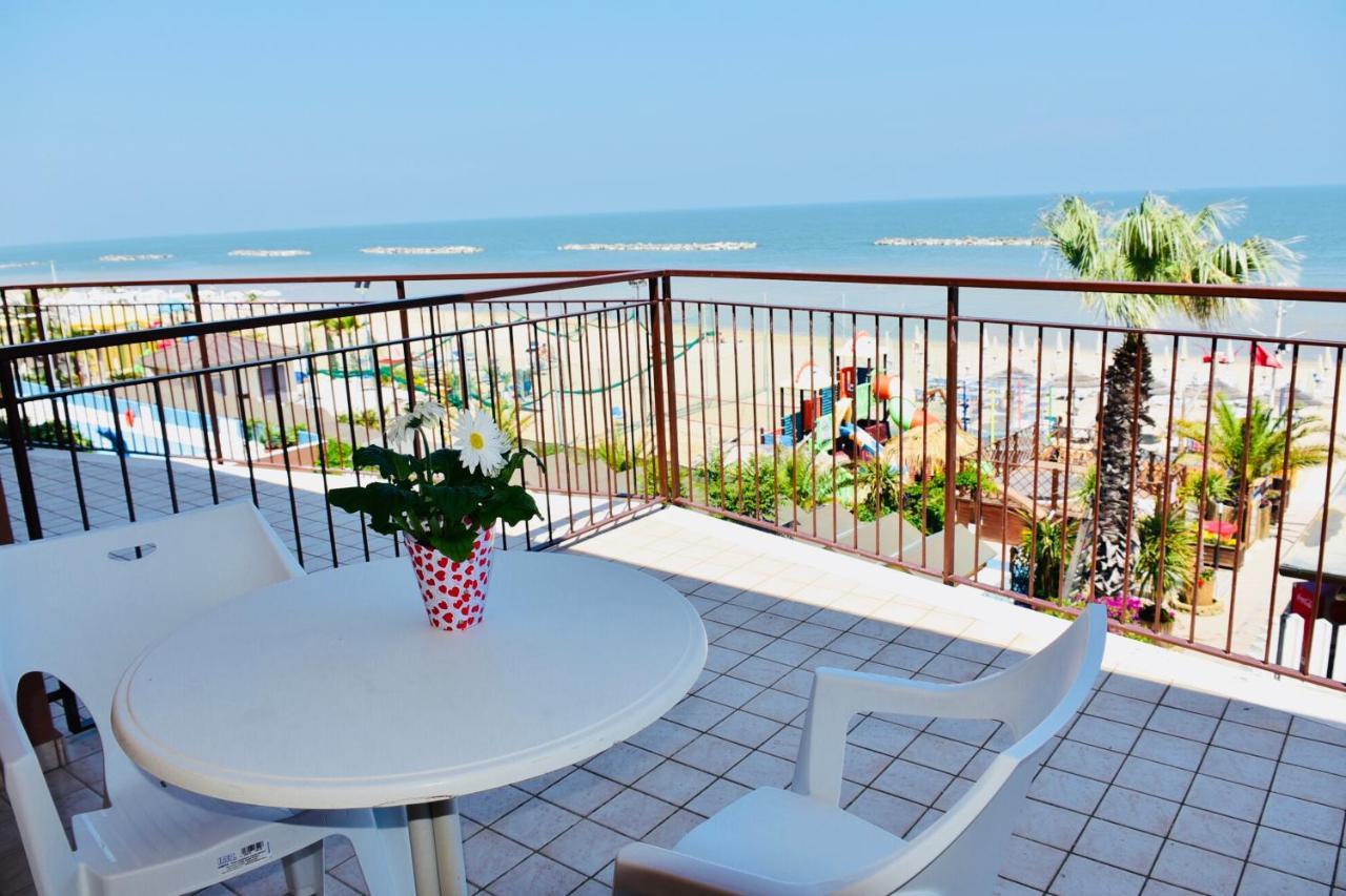 Astoria Hotel Pesaro Kültér fotó