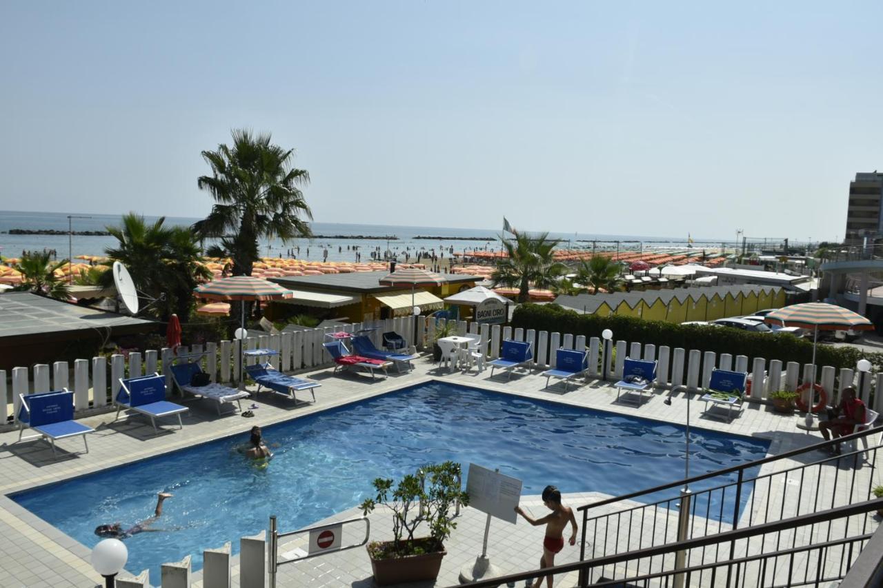 Astoria Hotel Pesaro Kültér fotó