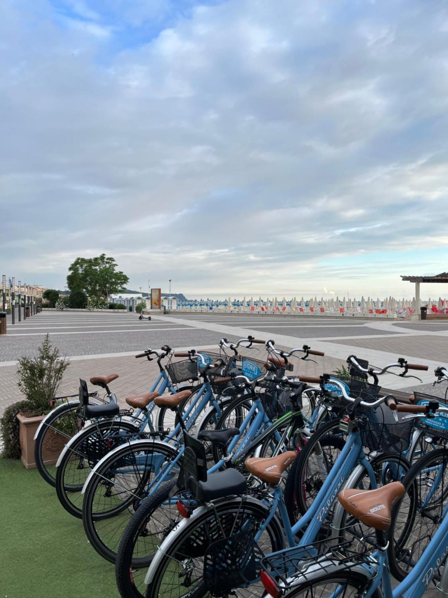 Astoria Hotel Pesaro Kültér fotó