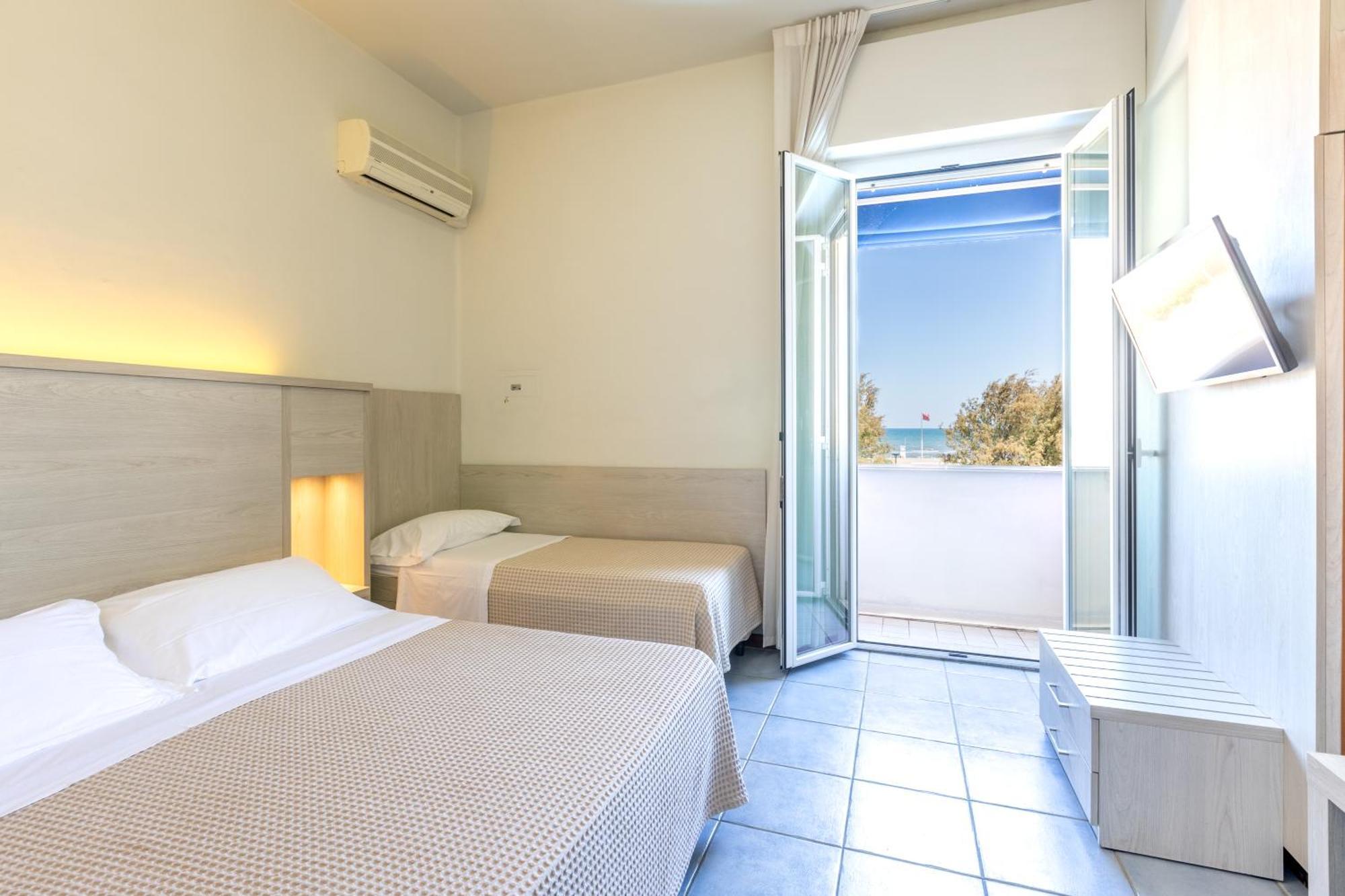 Astoria Hotel Pesaro Kültér fotó