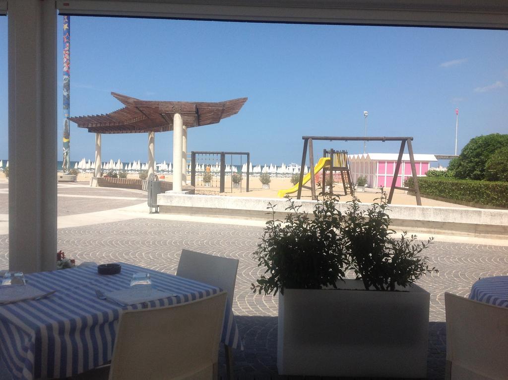Astoria Hotel Pesaro Kültér fotó