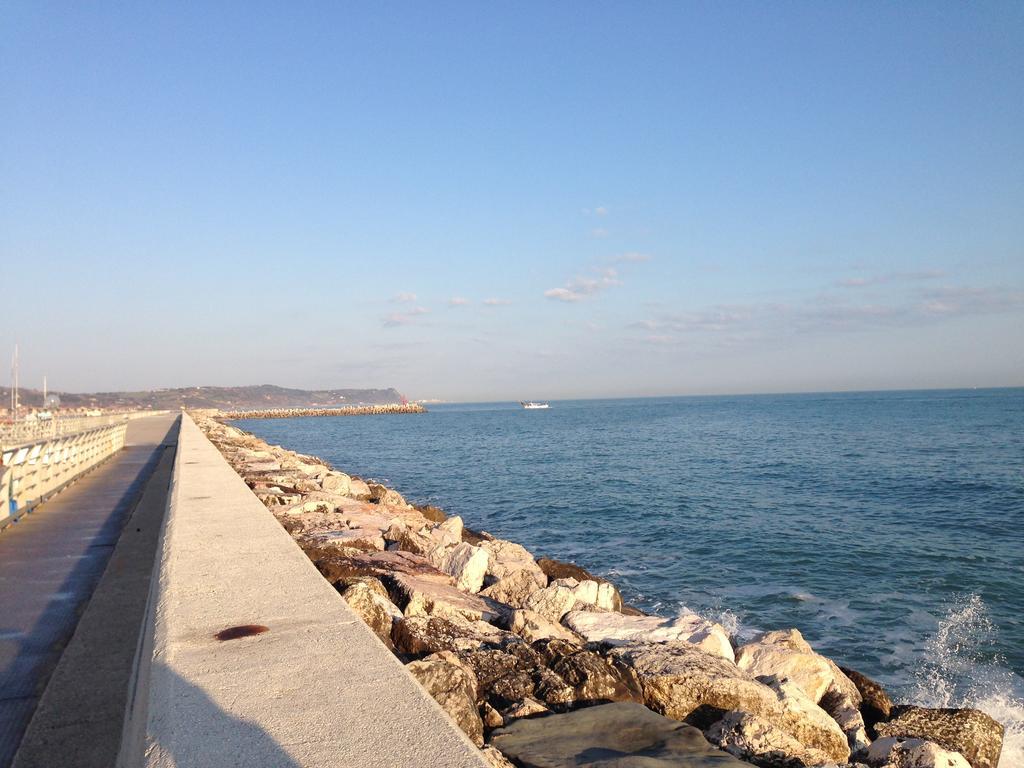 Astoria Hotel Pesaro Kültér fotó