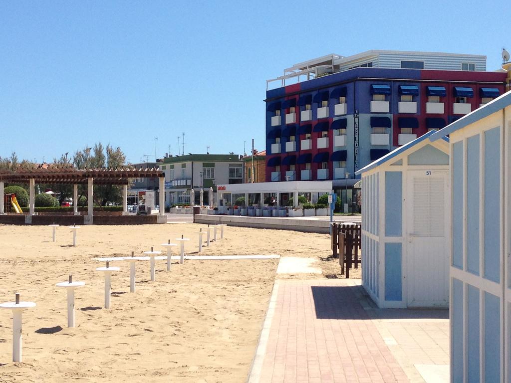 Astoria Hotel Pesaro Kültér fotó