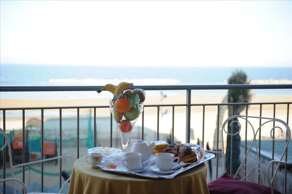 Astoria Hotel Pesaro Kültér fotó