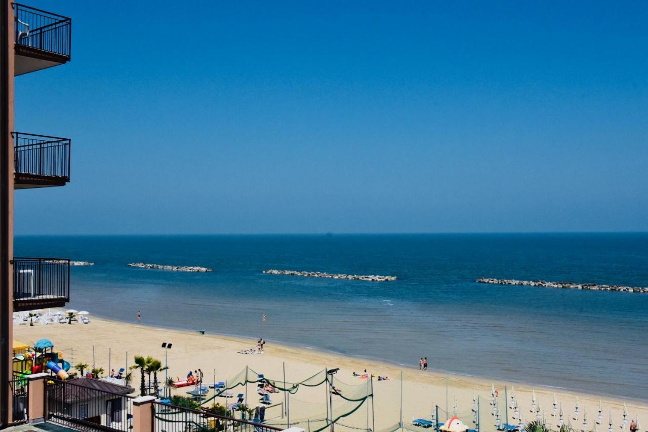 Astoria Hotel Pesaro Kültér fotó