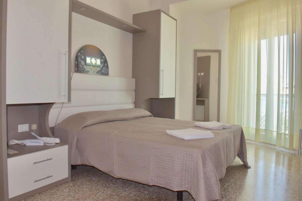 Astoria Hotel Pesaro Kültér fotó