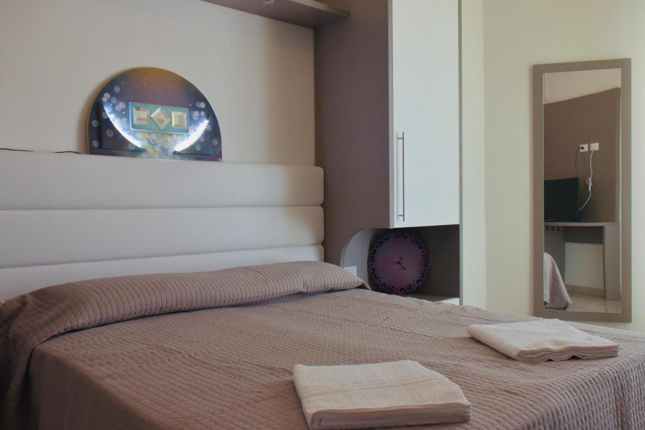 Astoria Hotel Pesaro Kültér fotó